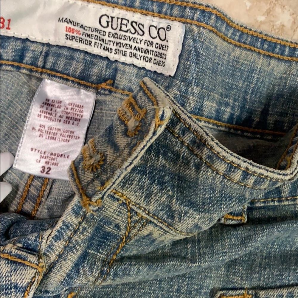 Classic Guess Jeans, unique pockets, size 32